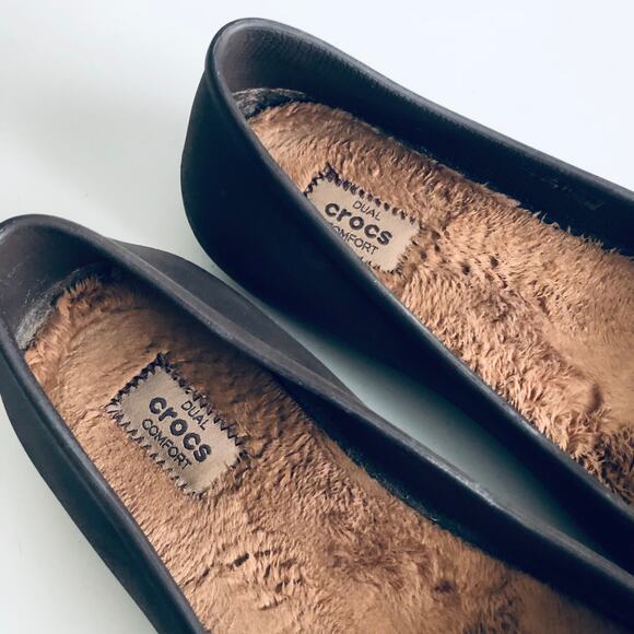 Crocs 'Olivia II' Women's 10 Fur Lined Comfort Flat Brown Slip On Shoe - Picture 3 of 9